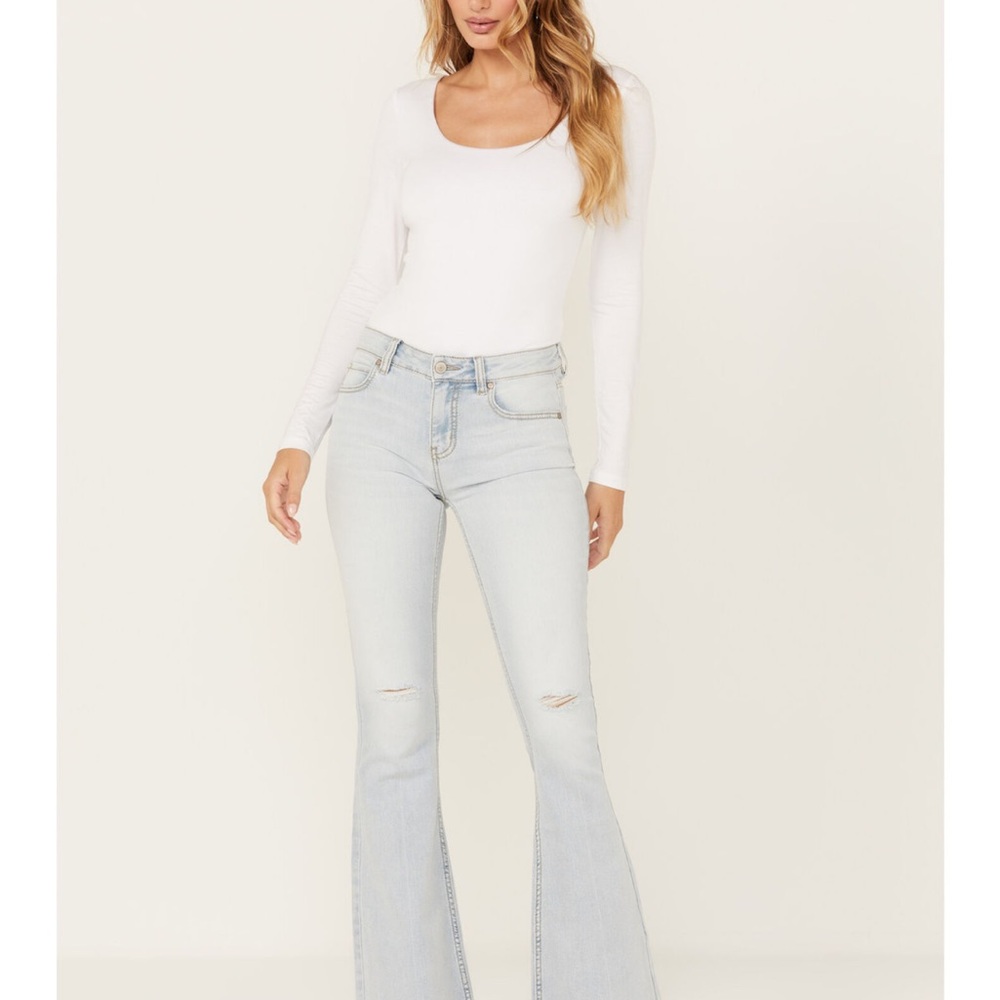 SHYANNE WOMEN'S AGAVE LIGHT WASH MID RISE DESTRUCTED STRETCH FLARE JEANS